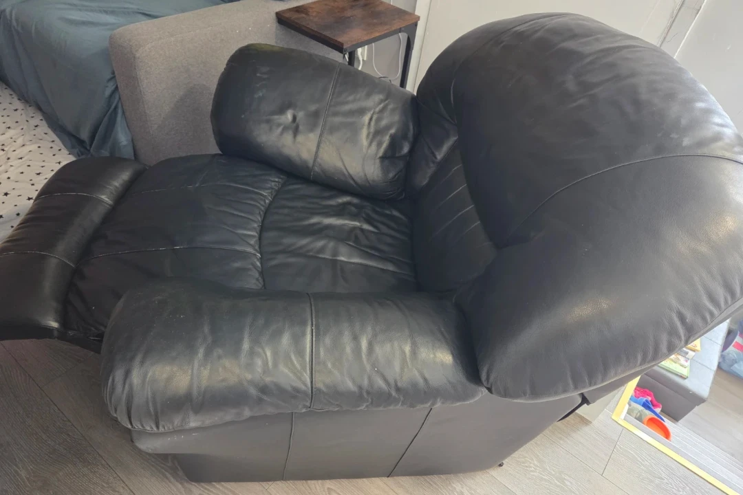Black Leather Recliner Armchair - photo 4