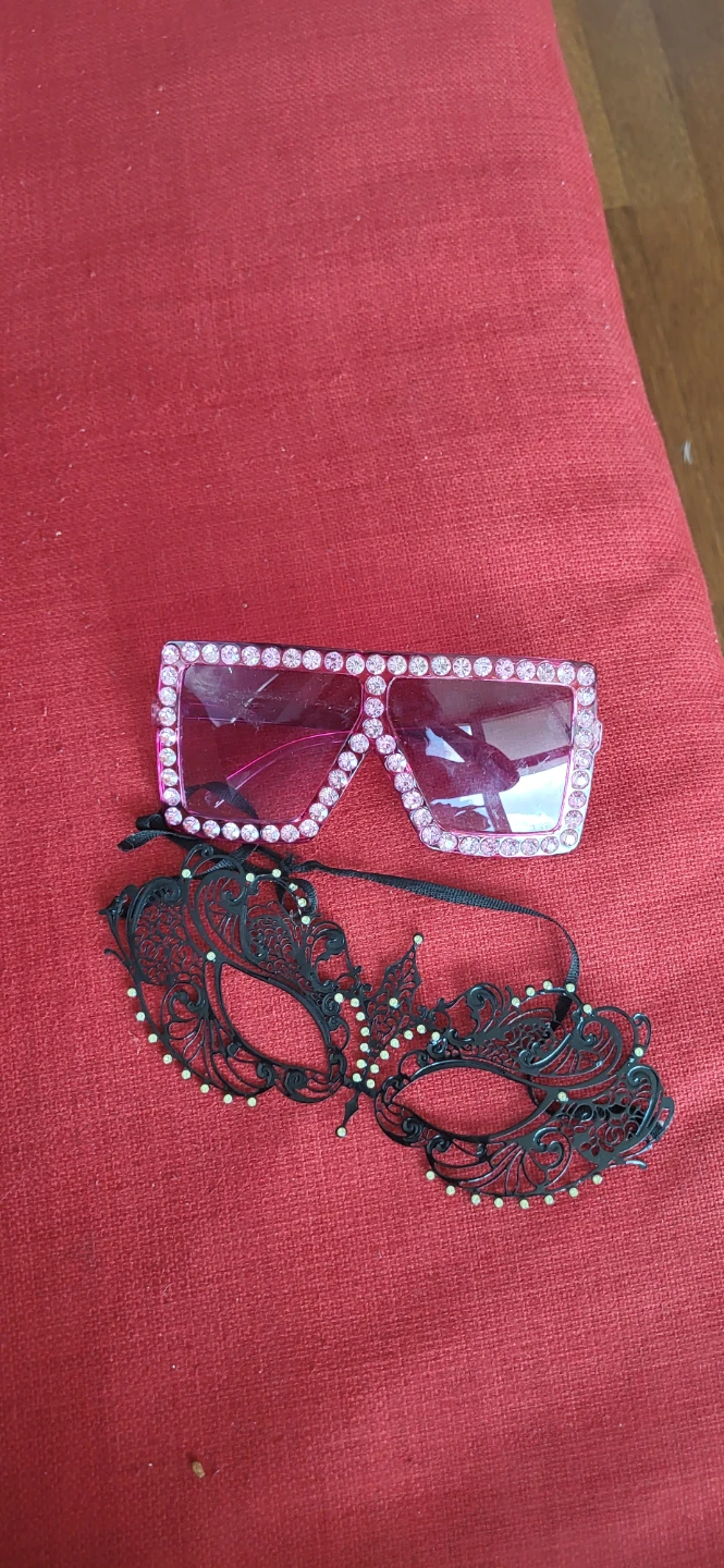 ⚽ Women's Sunglasses & Masquerade Mask