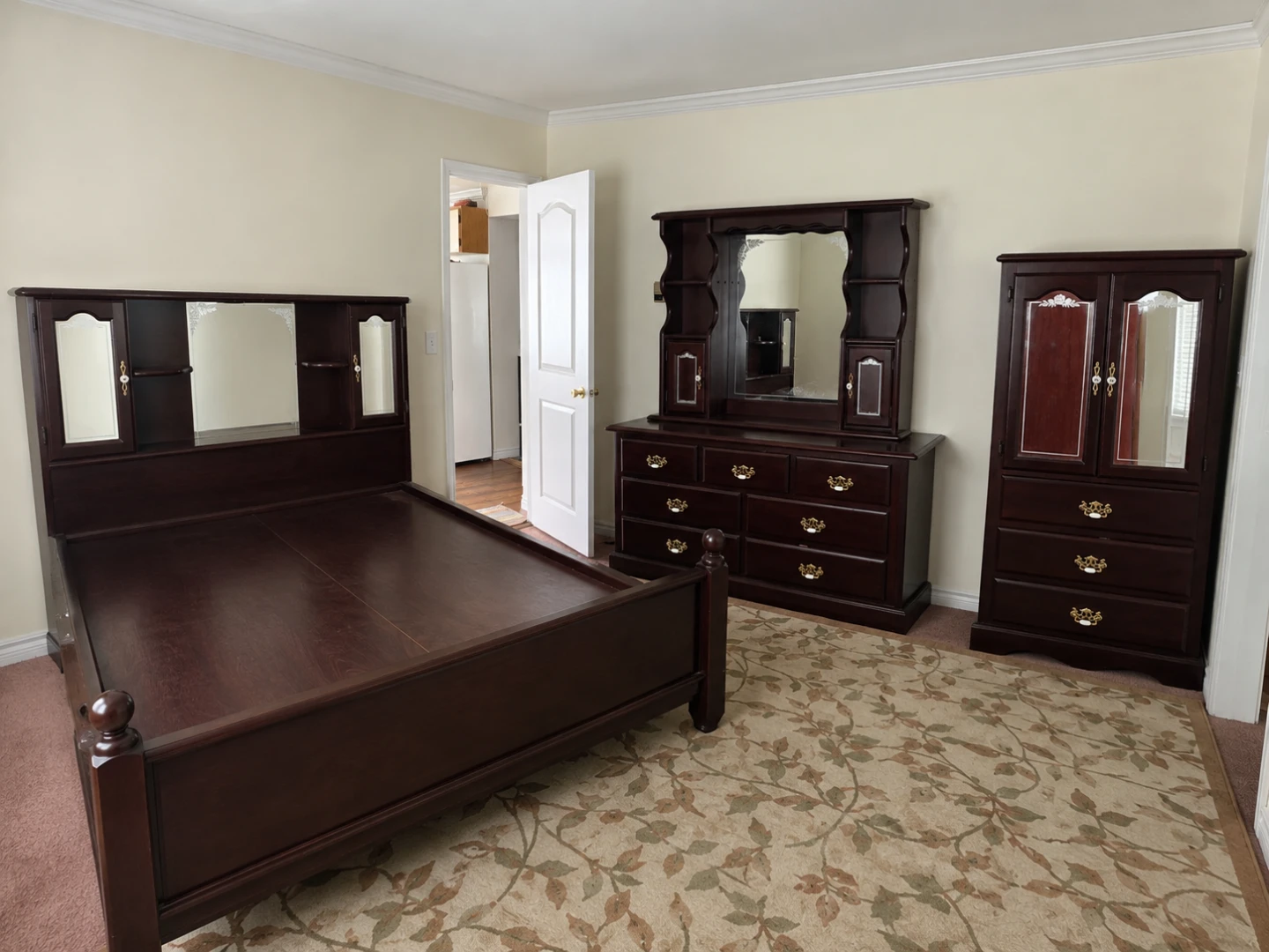 Bedroom 5 piece set - photo 2