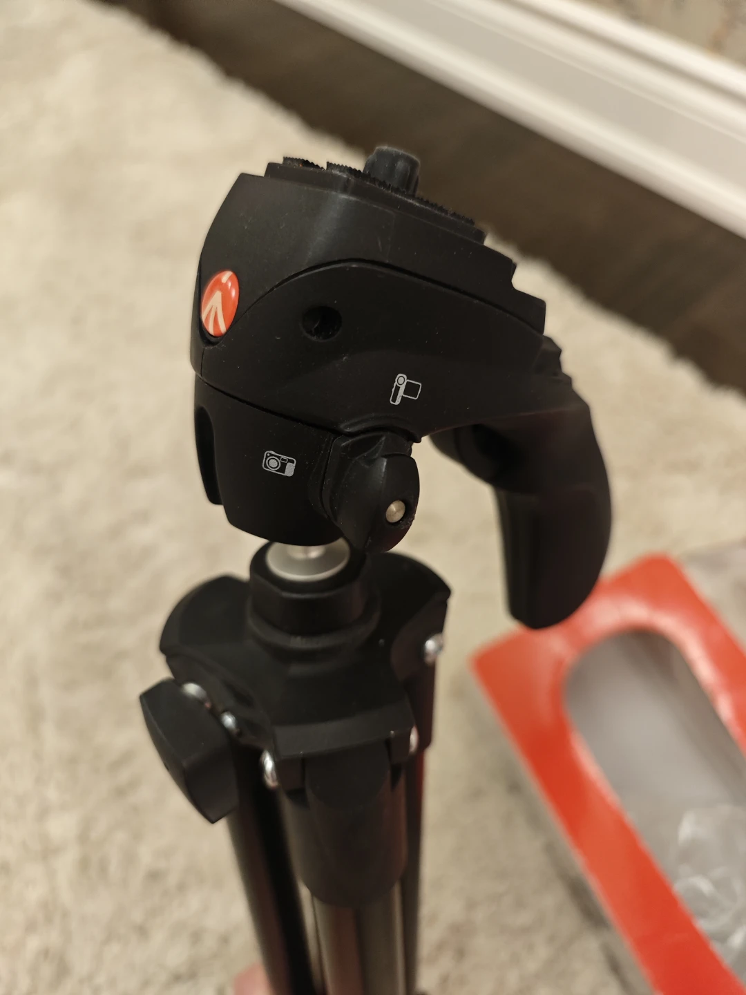 Manfrotto Compact MKC3-H01 Tripod - photo 5
