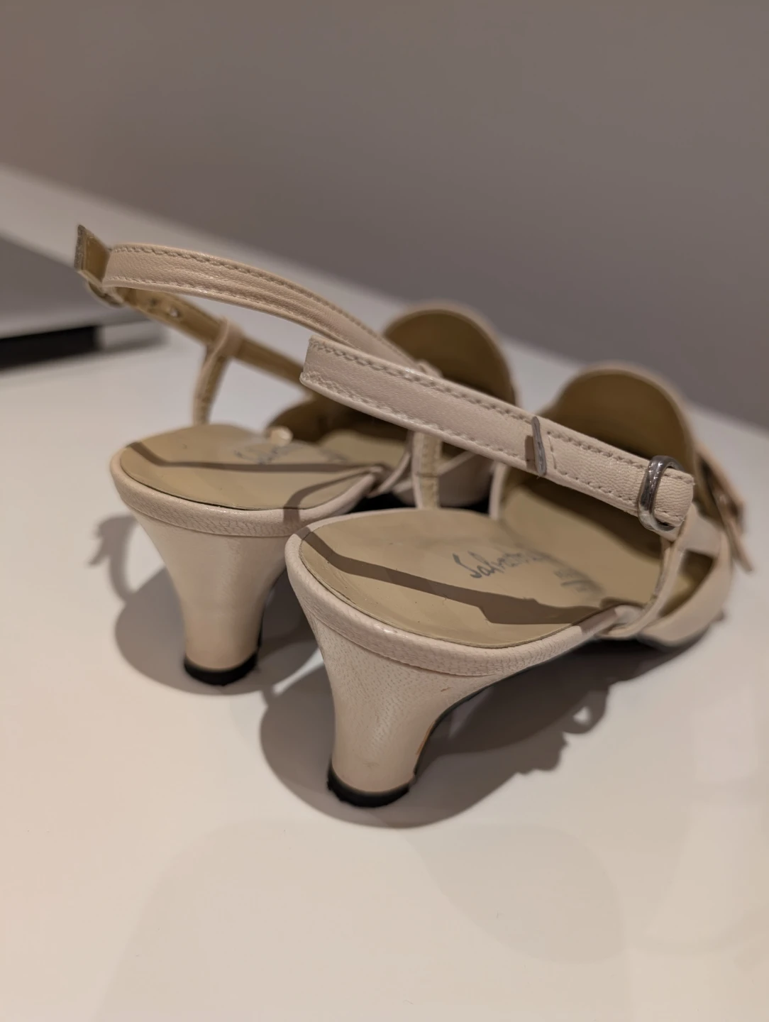 Authentic Salvatore Ferragamo leather slingback heels 6.5 - photo 3