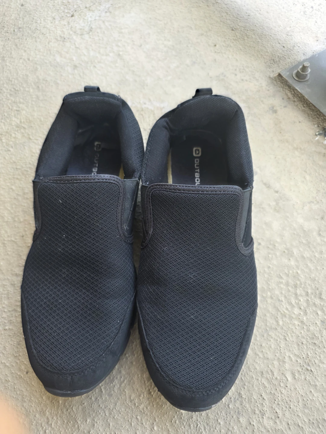 OUTBOUND Slip-On Shoes, apron, kitchen knife