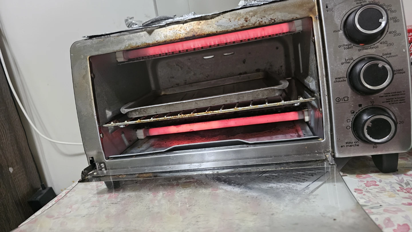 Black & Decker Toaster Oven - photo 2