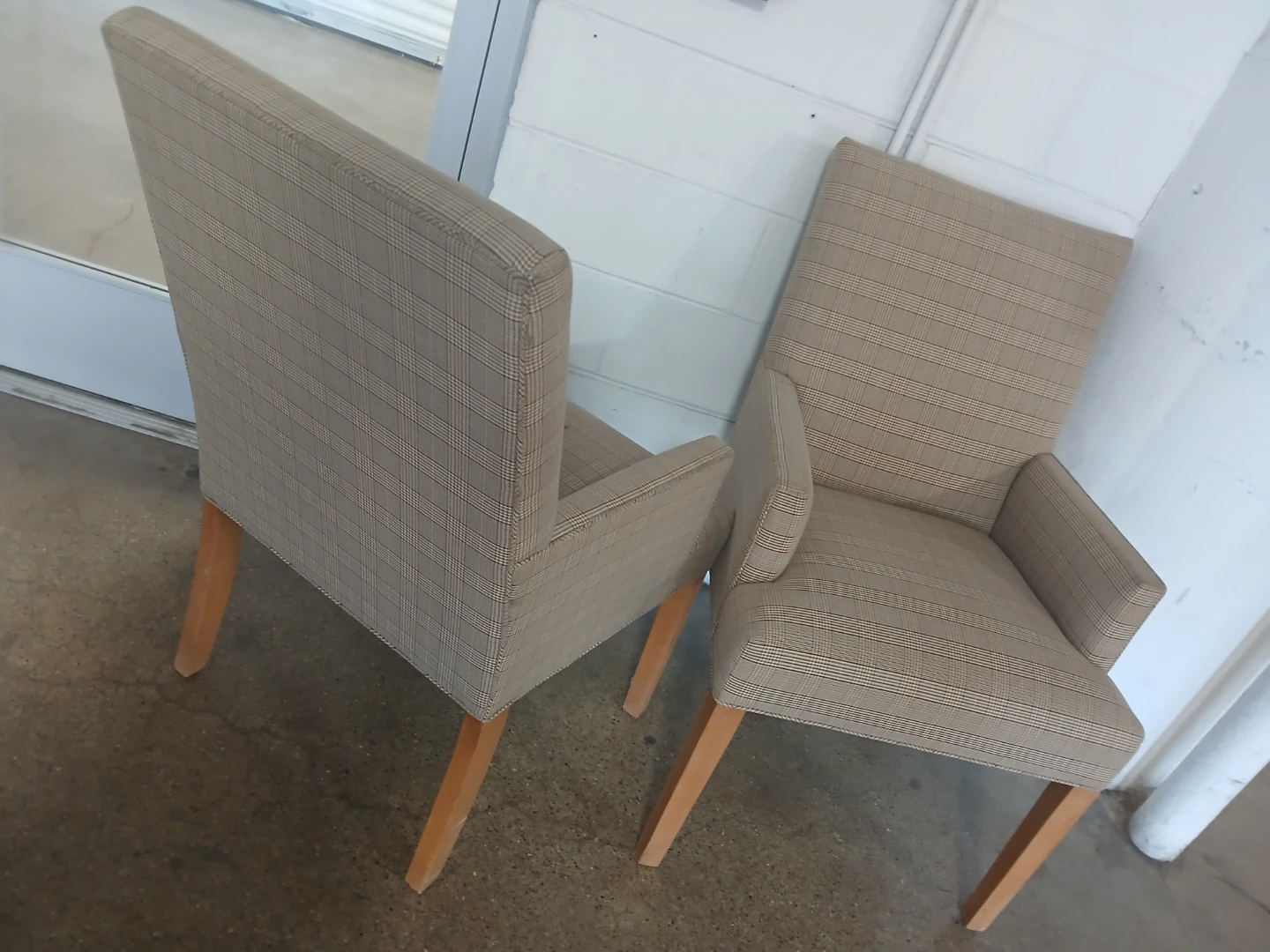 2 chears good condition - photo 2