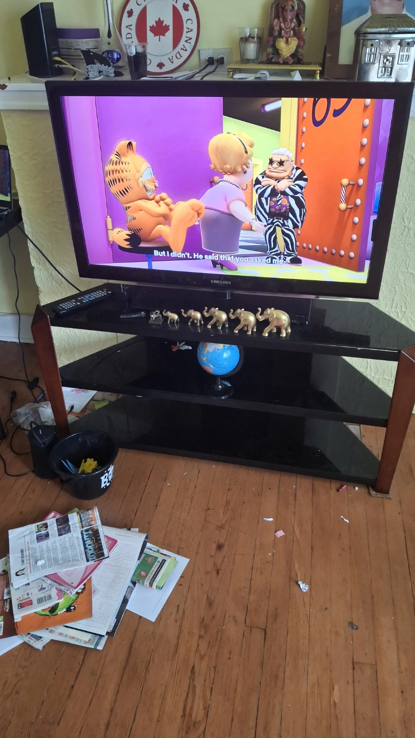 Samsung 40" LN40C530F1F LCD TV with glass stand - photo 3