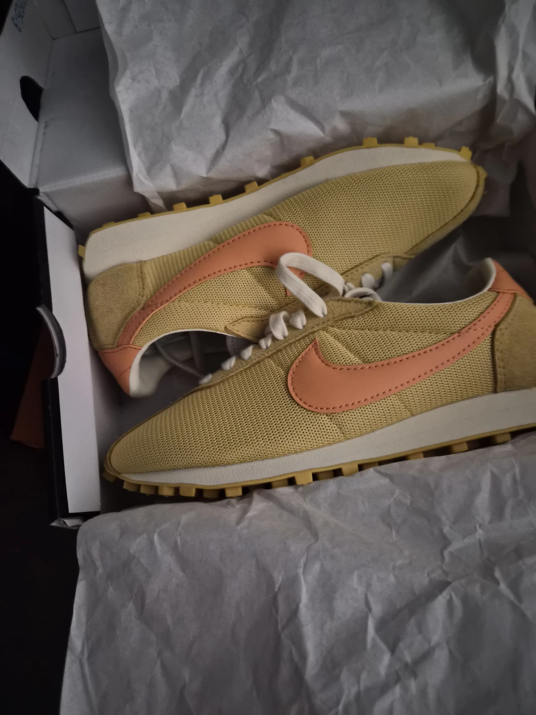 NIKE SATURN GOLD WOMANS - photo 2
