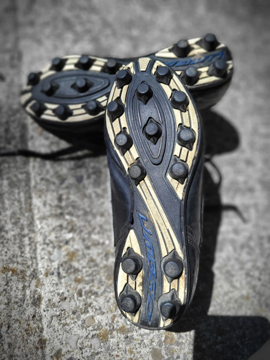 UMBRO Soccer Cleats - Size 4 - photo 3