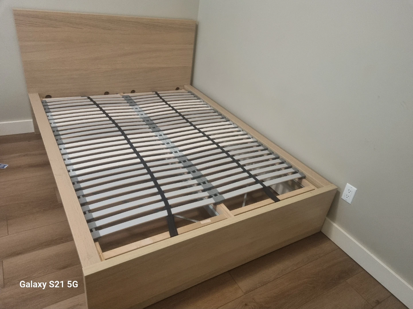 full-size bed frame - photo 5
