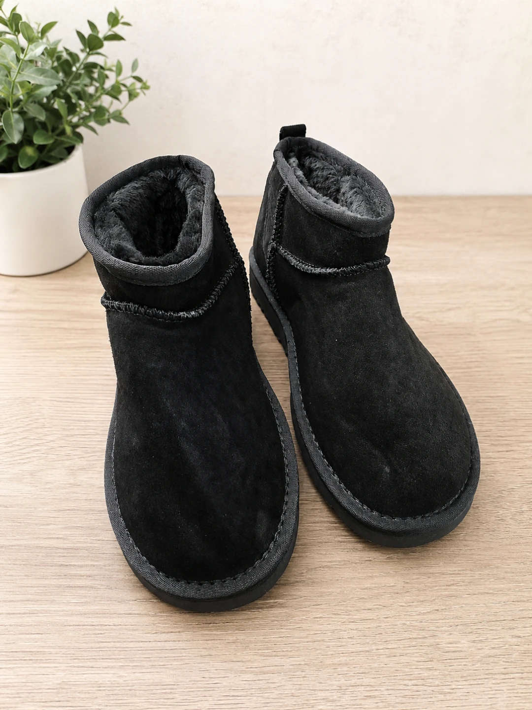 UGG Mini Boots - Black