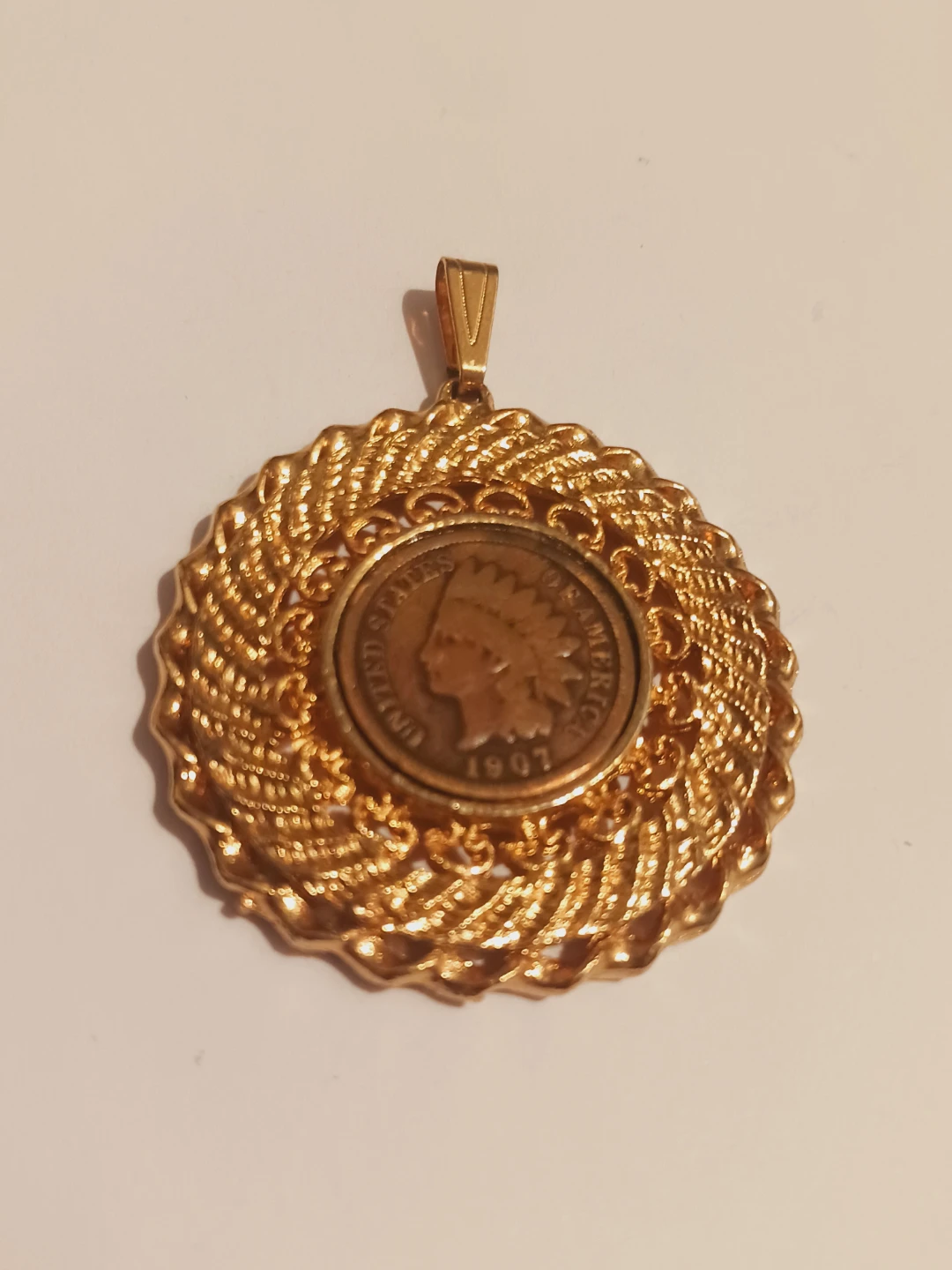 1907. Indian Head Penny Pendantcwith Gold Tone Frame - photo 3