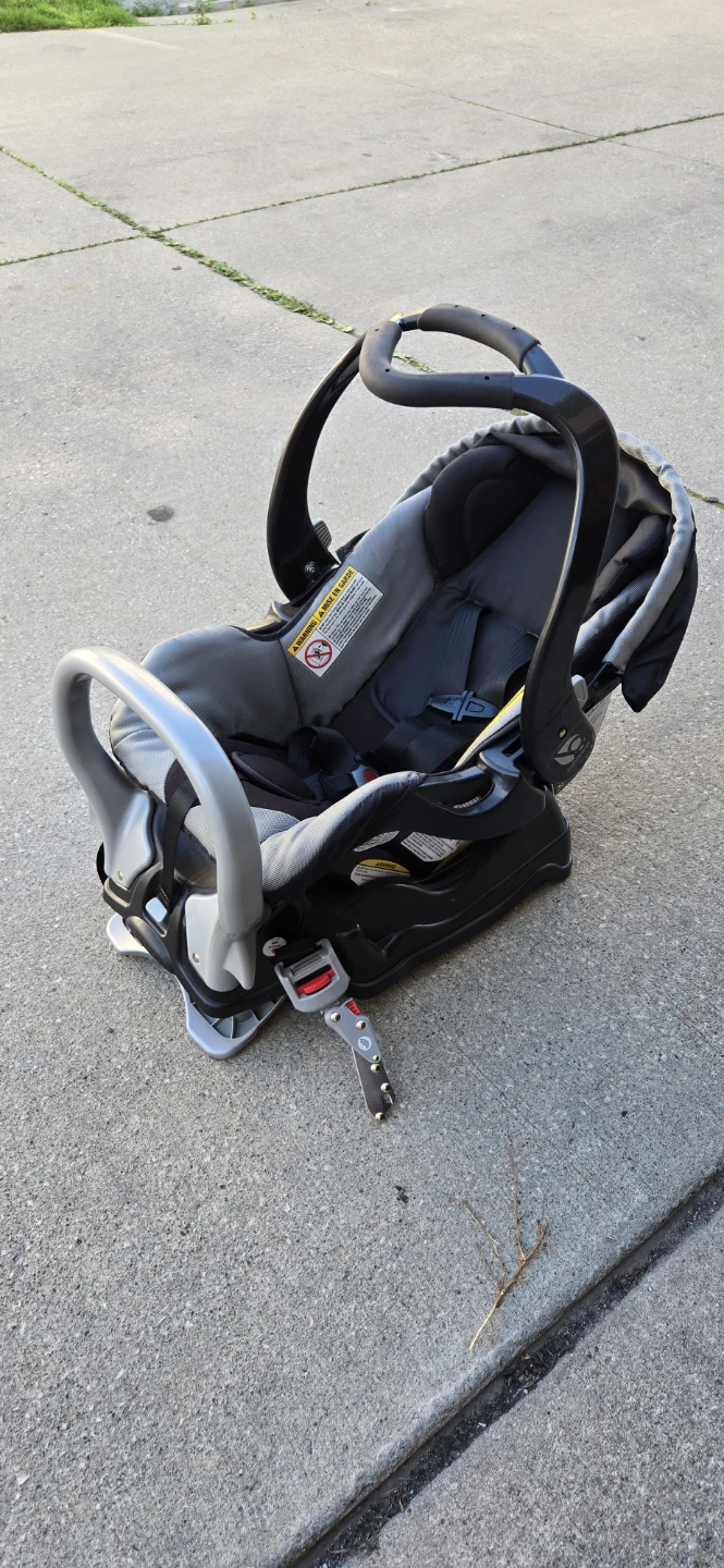8 piece Baby Travel System: Car Seat, 2 Strollers & Booster Seat - photo 3