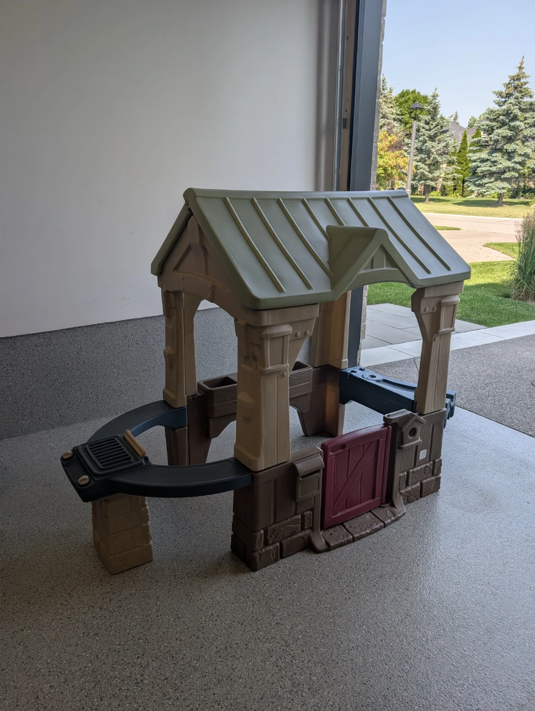 Kids outdoor plastic playhouse