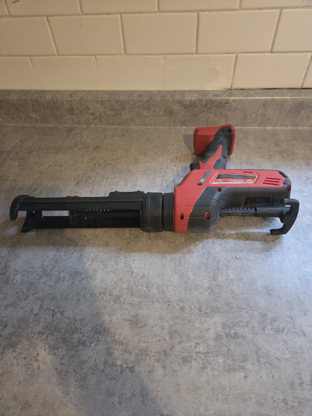Milwaukee Cordless Caulk Gun - photo 5