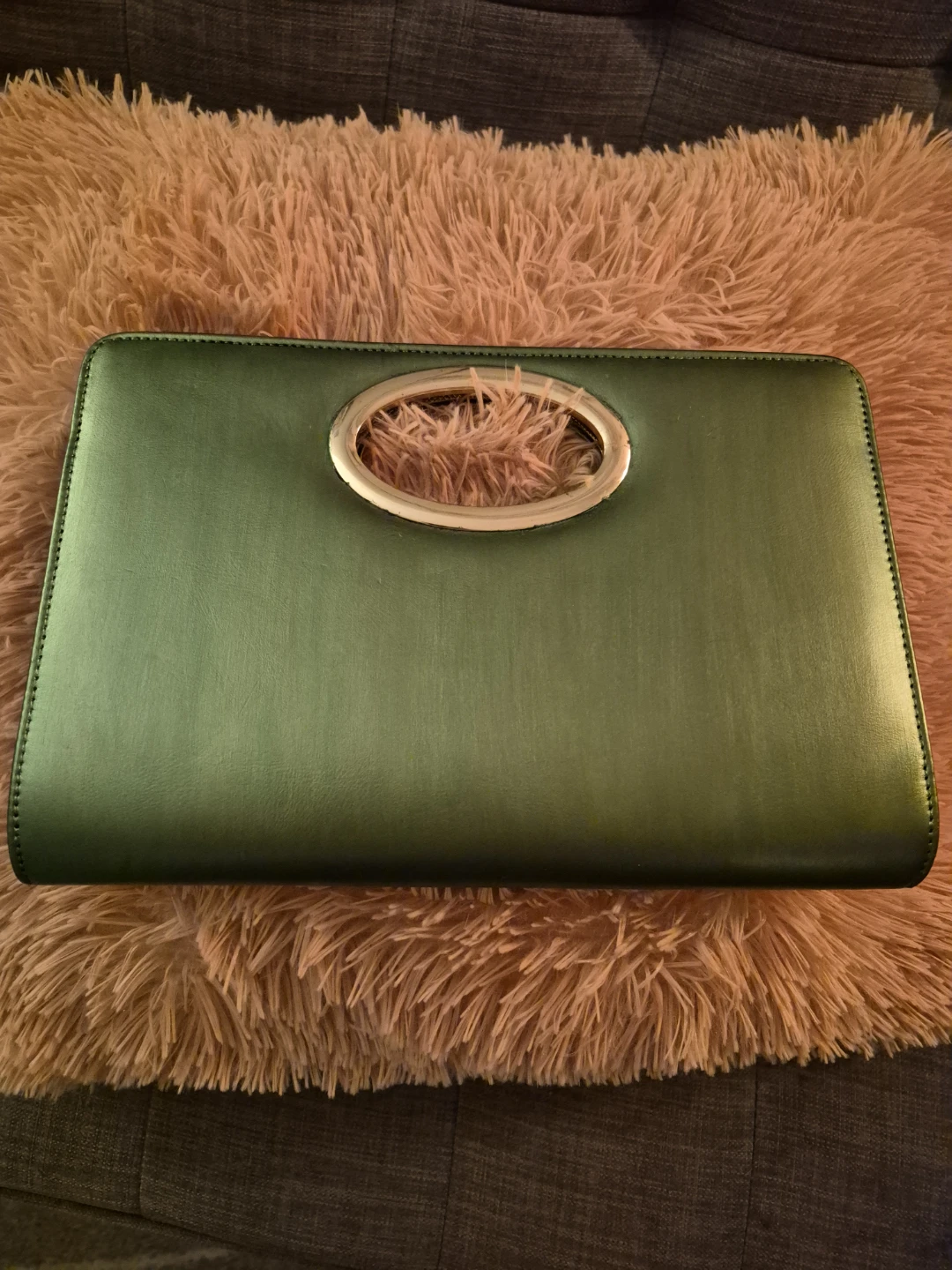Metallic green clutch with gold chain and handle - photo 3