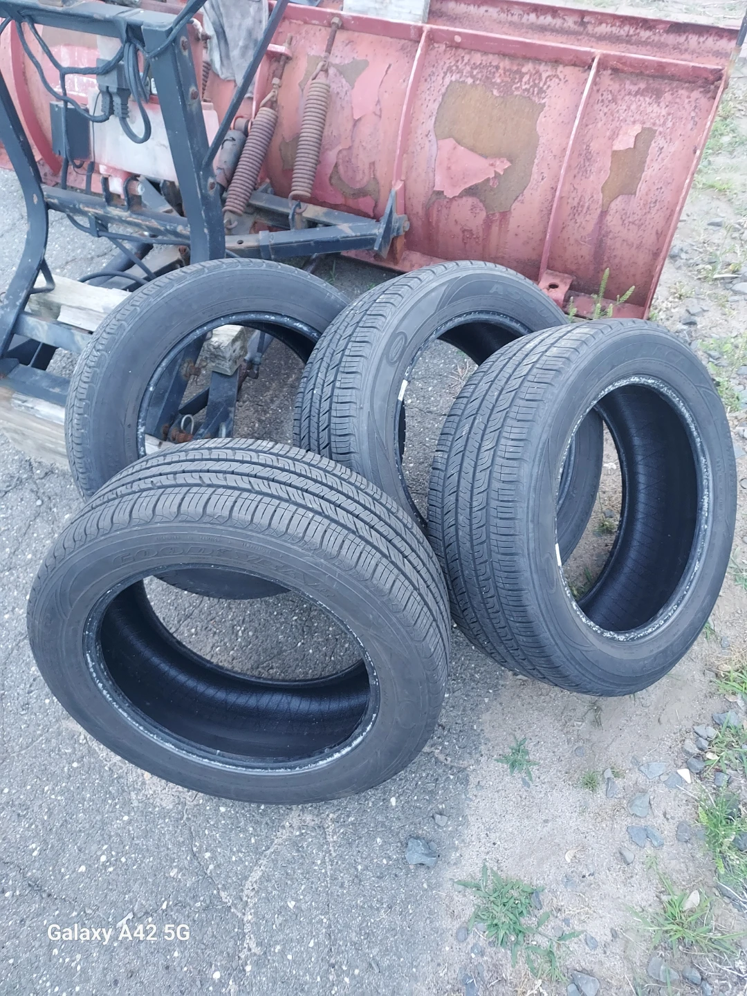 Set of 4 Tires - 235/55R18 100V
