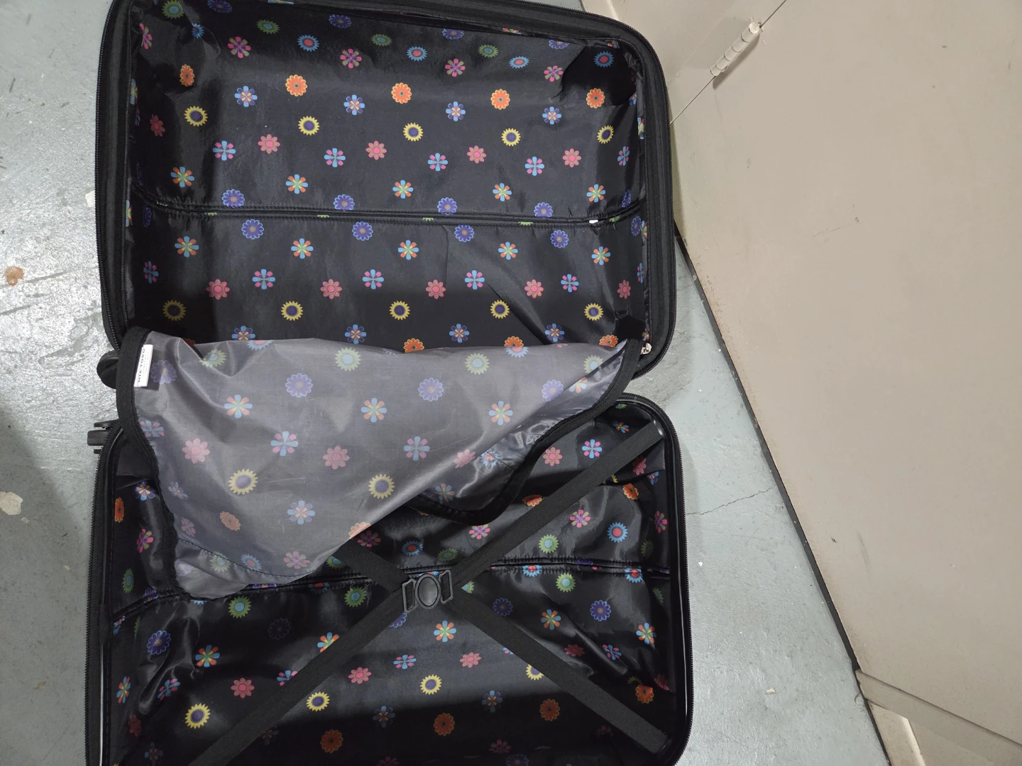 Pop Fiore Limited Edition Hardside Carry-On Spinner Luggage - photo 5