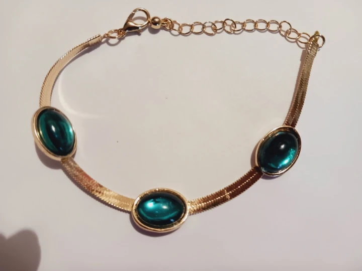 New !! Gold Tone Bracelet with Emerald Green Cabochons - photo 2