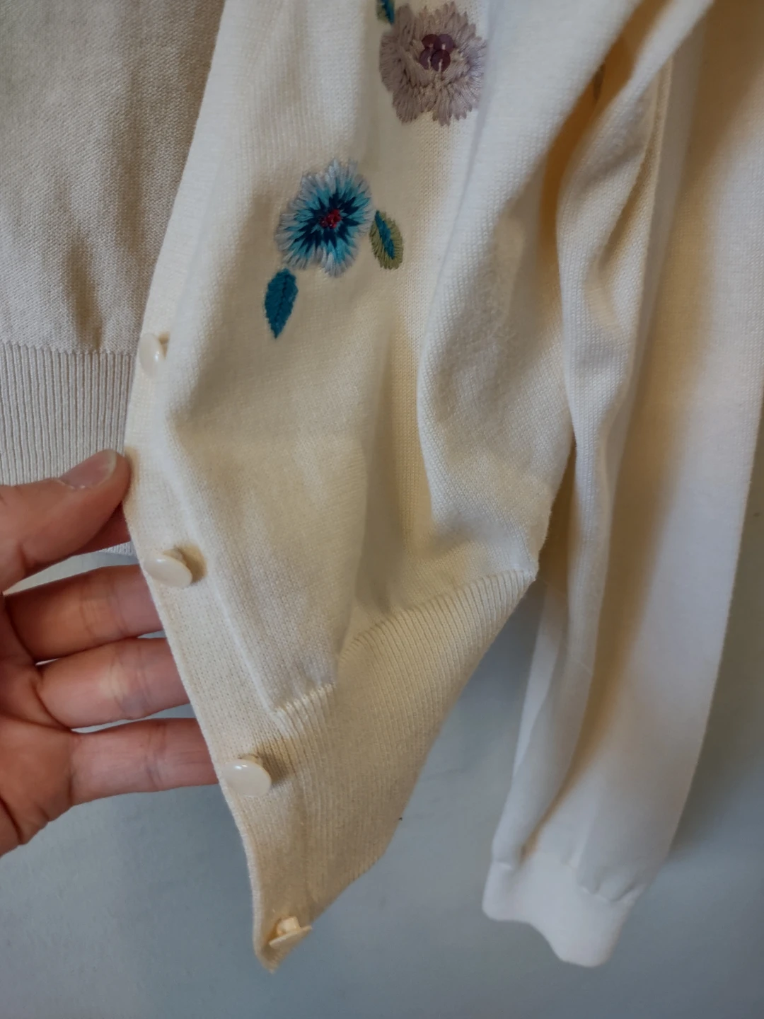 (new)Cream Cardigan with Embroidered Flowers XS & S - photo 3
