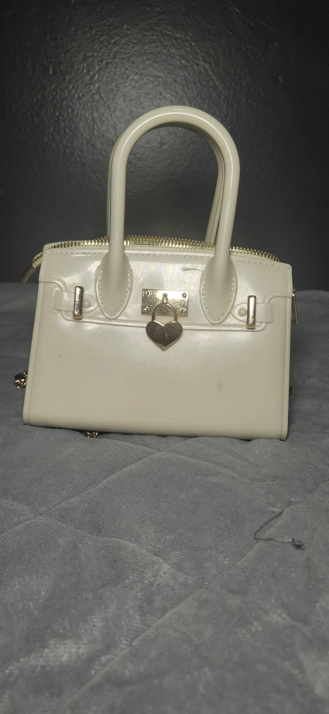 Cream handbag with heart lock detail