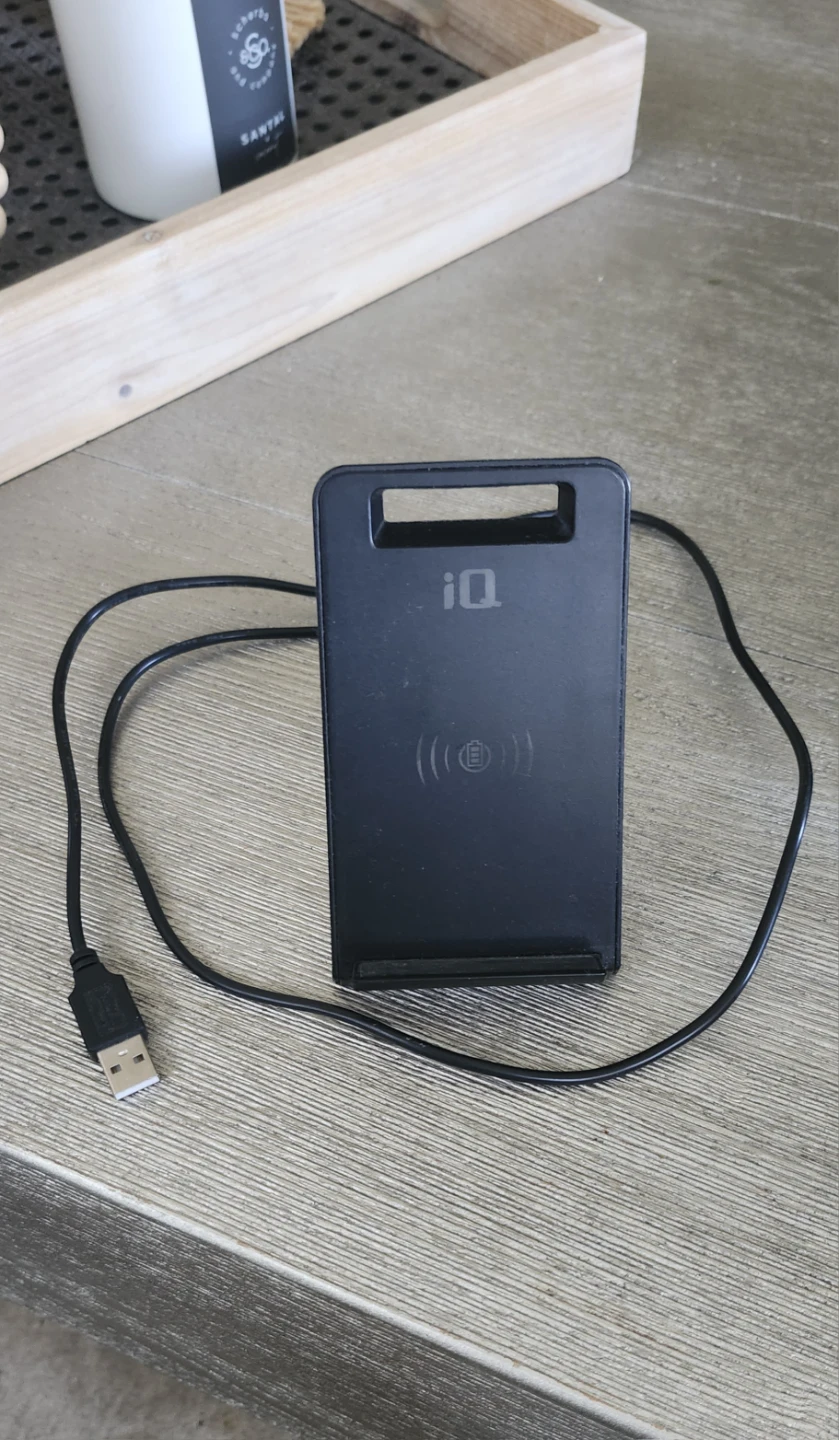 iQ Wireless Charging Stand - photo 2