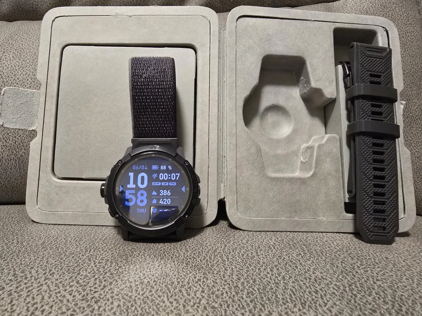 Coros Vertix 2s with box and extra band