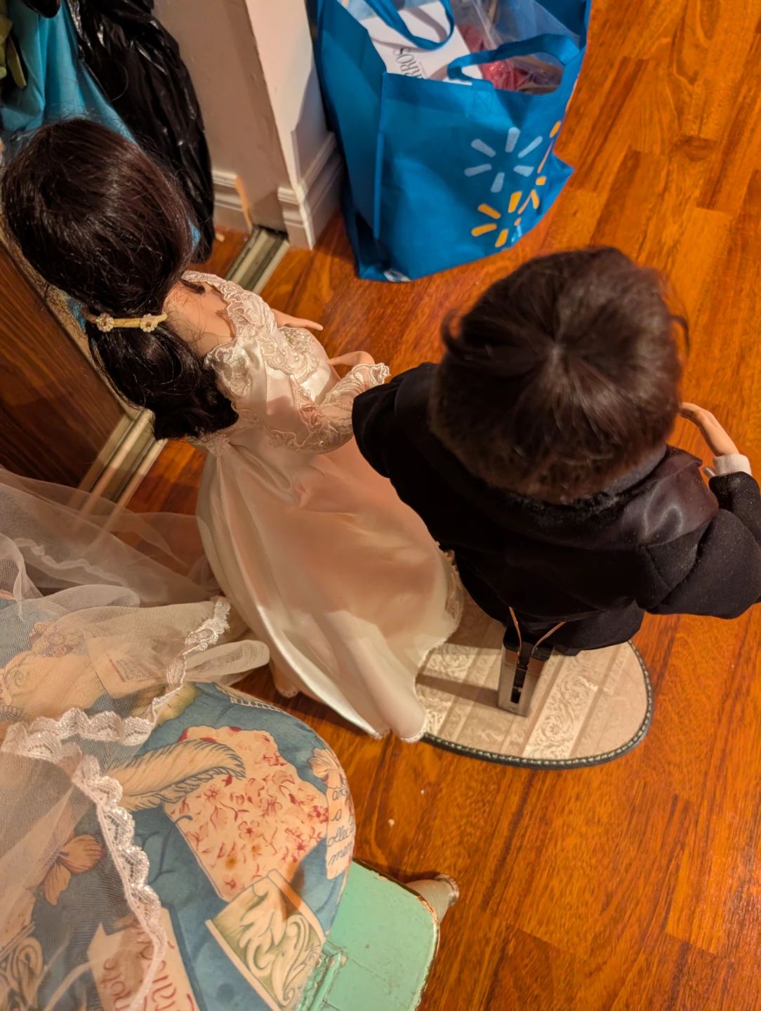 Vintage Porcelain Wedding Couple Dolls with Children - photo 2