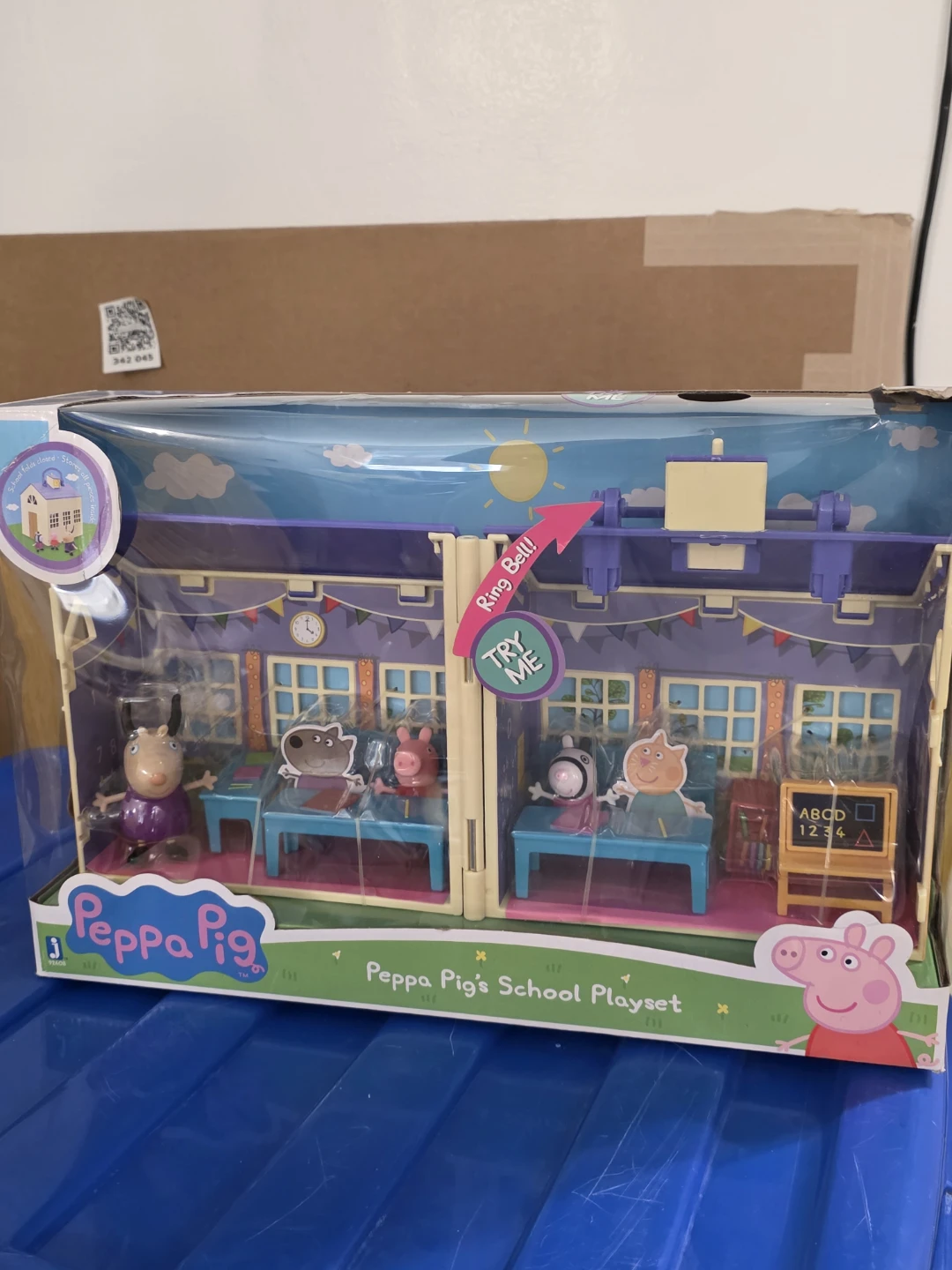 ⚽ Peppa Pig School Playset BNIB