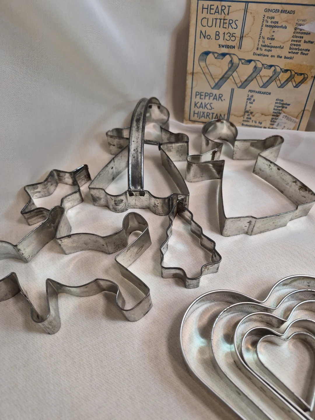 Lot of 10 Vintage Metal Holiday Christmas & Hearts - photo 2
