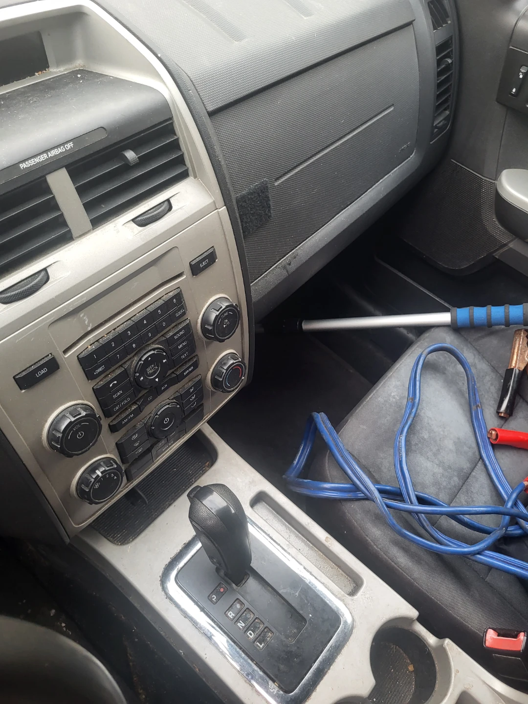 White Ford Escape, 2012