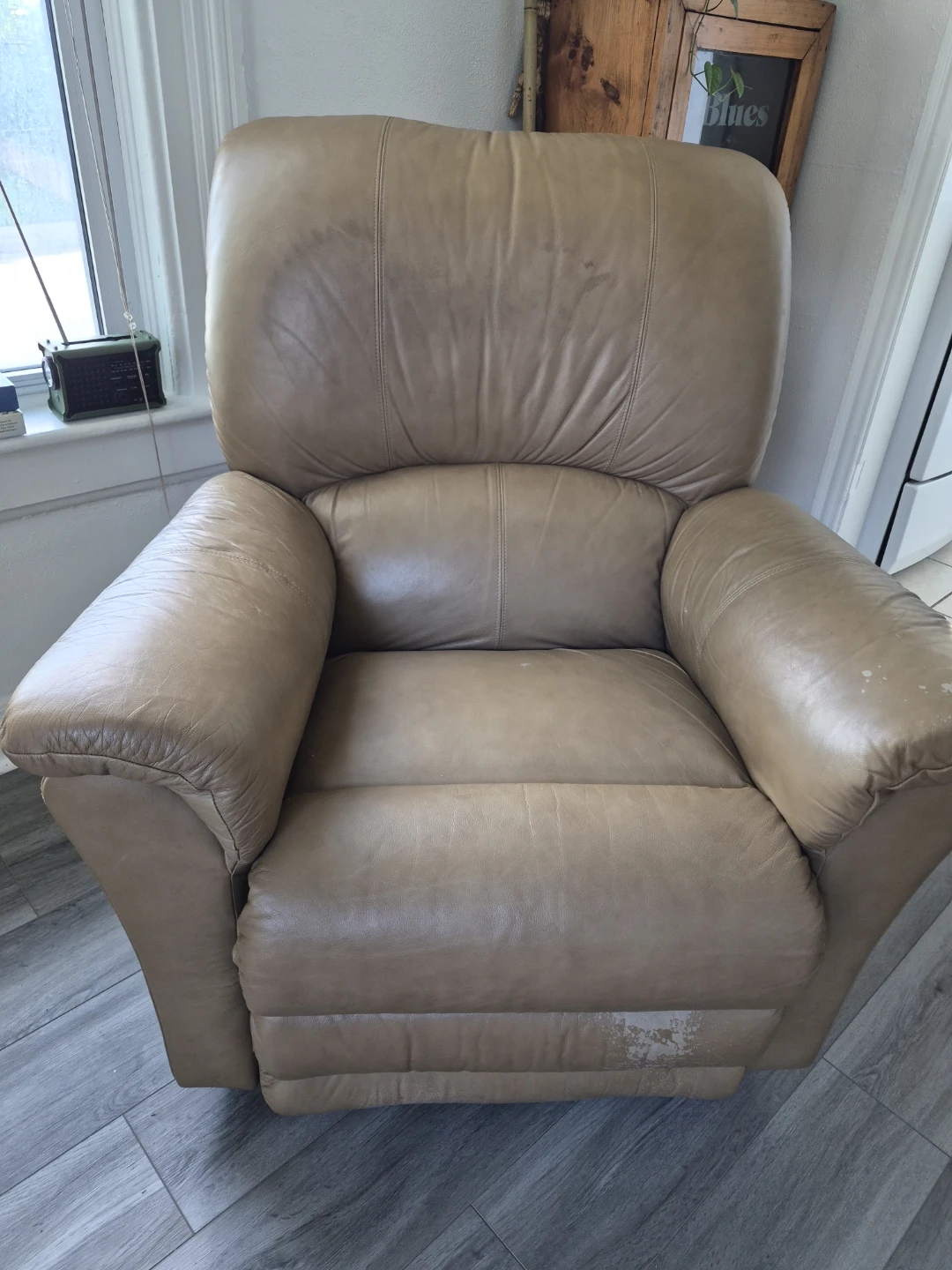 La-Z-Boy Recliner - Tan Leather - photo 2
