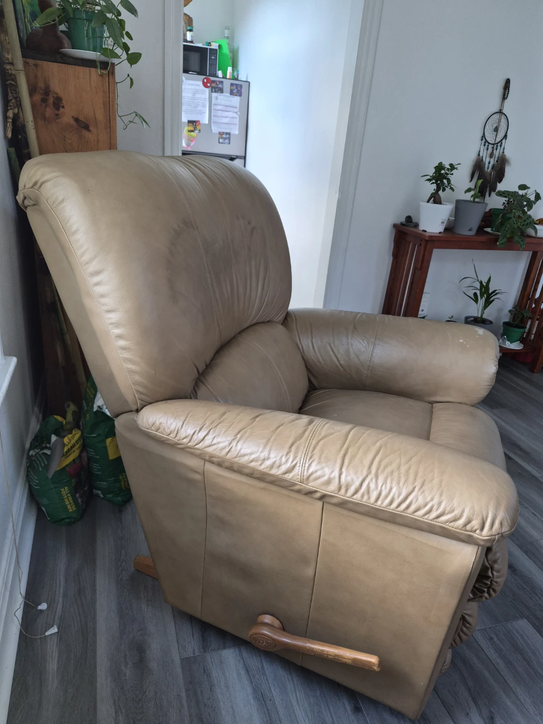 La-Z-Boy Recliner - Tan Leather - photo 4