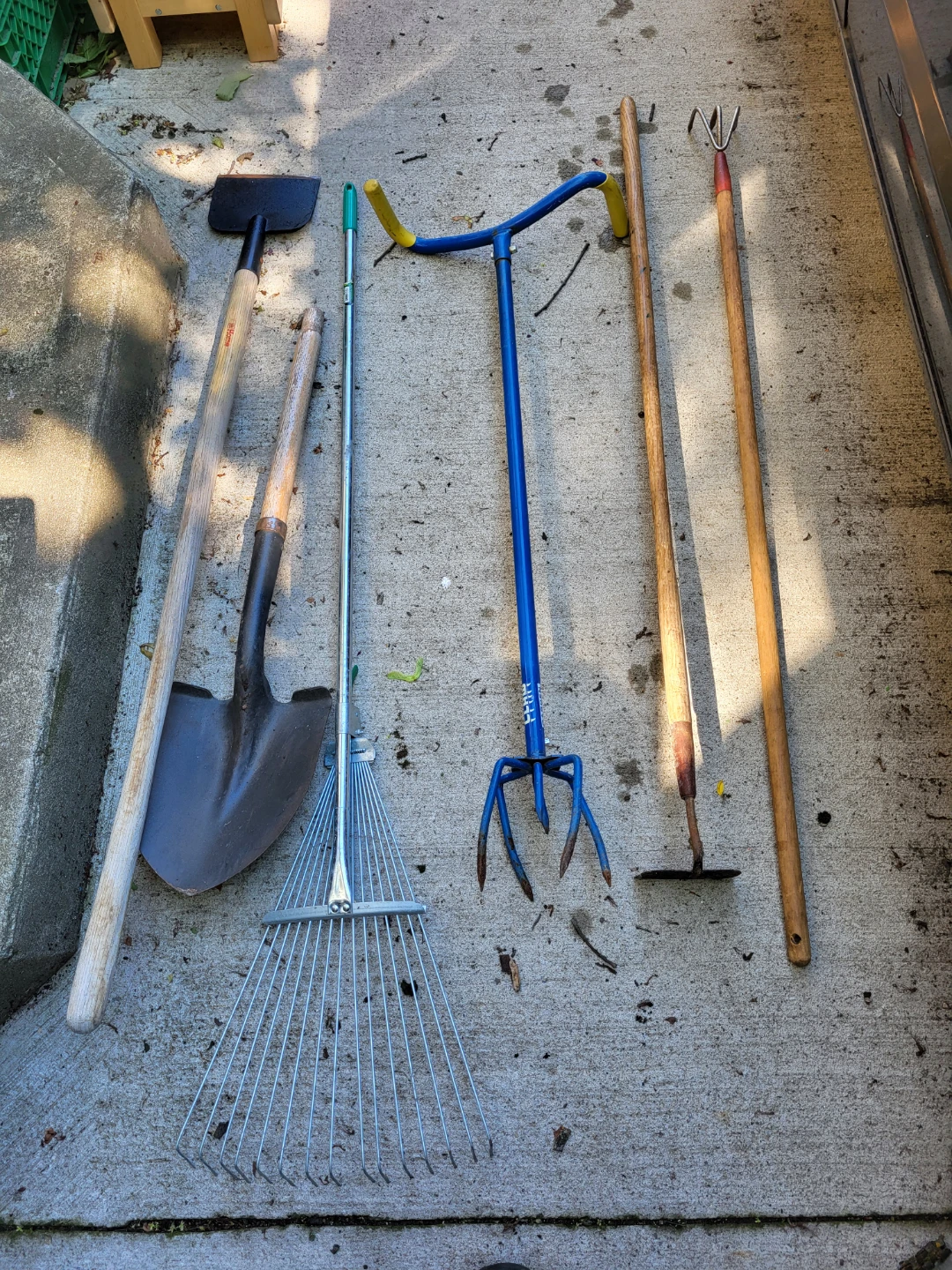 Gardening Tool Set - Shovel, Rake, Hoe, Cultivator