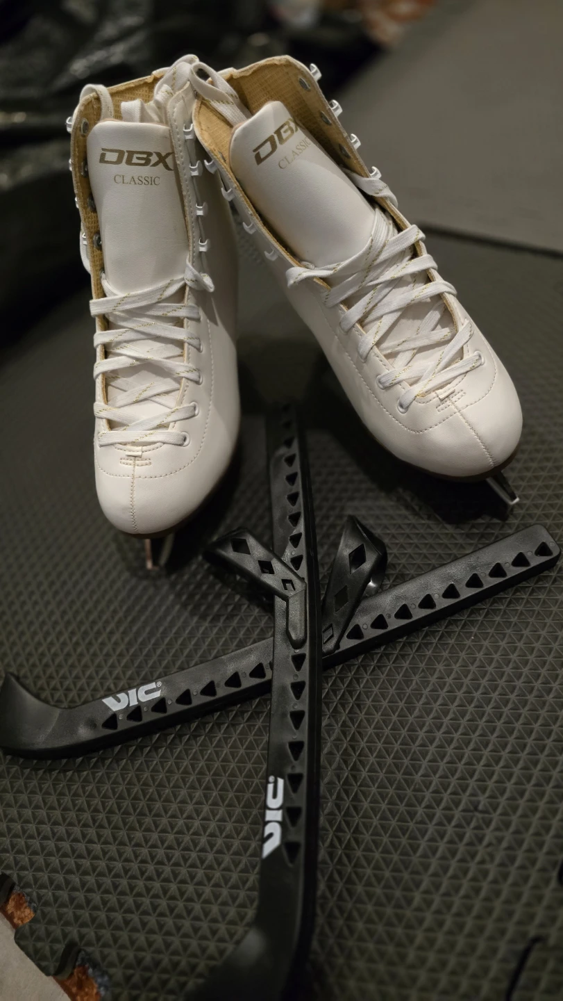 DBX Classic Figure Skates with  VIC Blade Protectors Size: 7