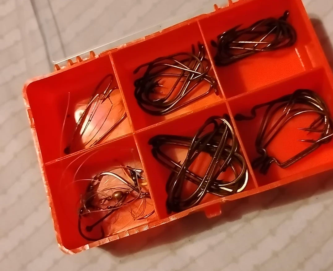 Fishing hooks assortment