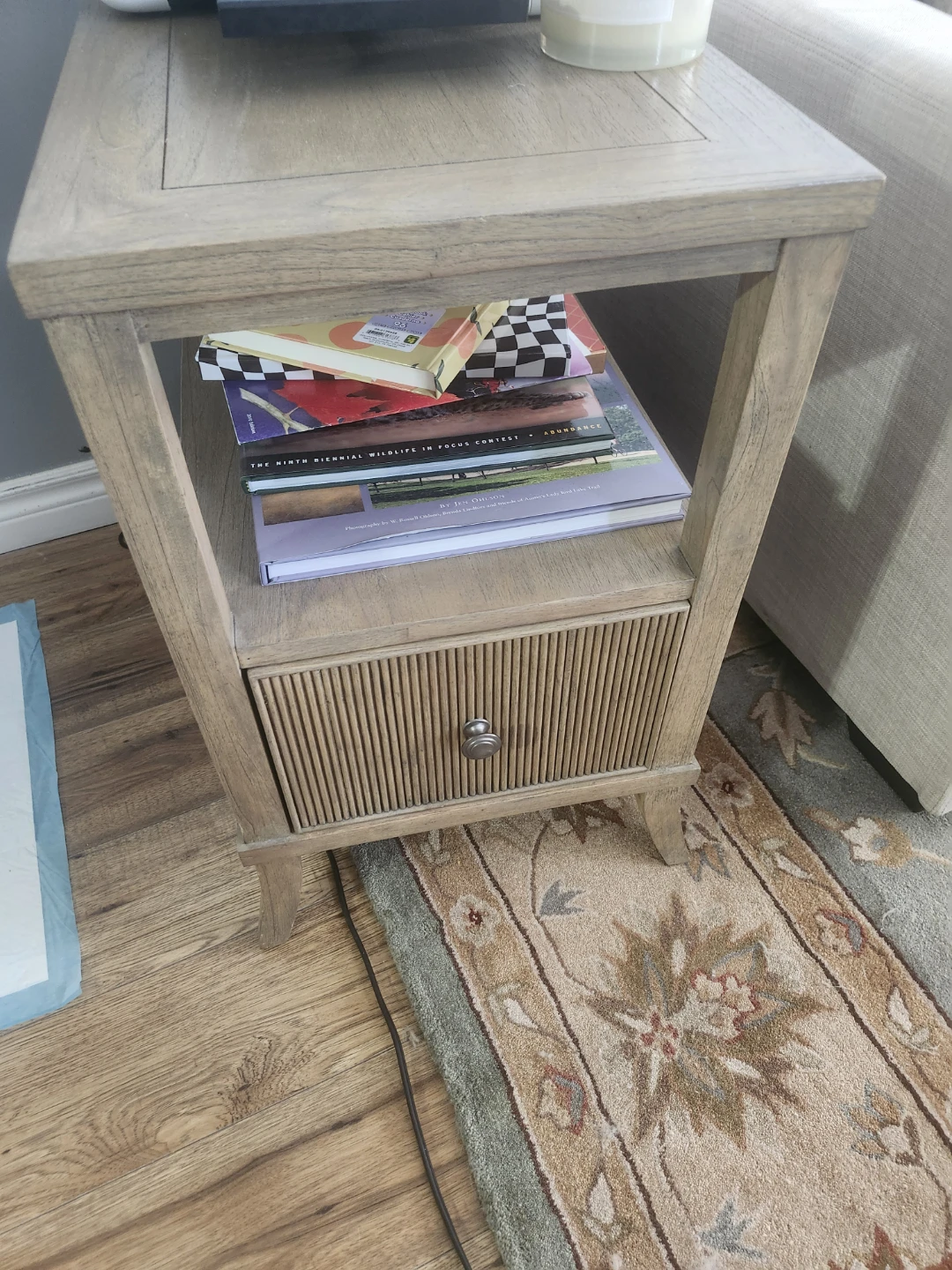 Hekman End Table - photo 4