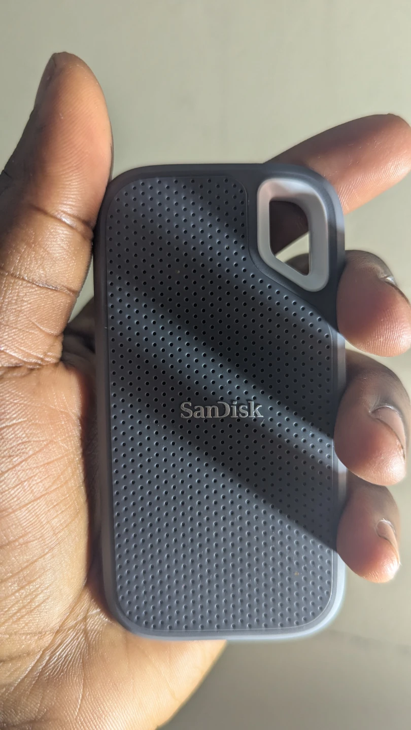 SanDisk 1TB Extreme Portable SSD - photo 2
