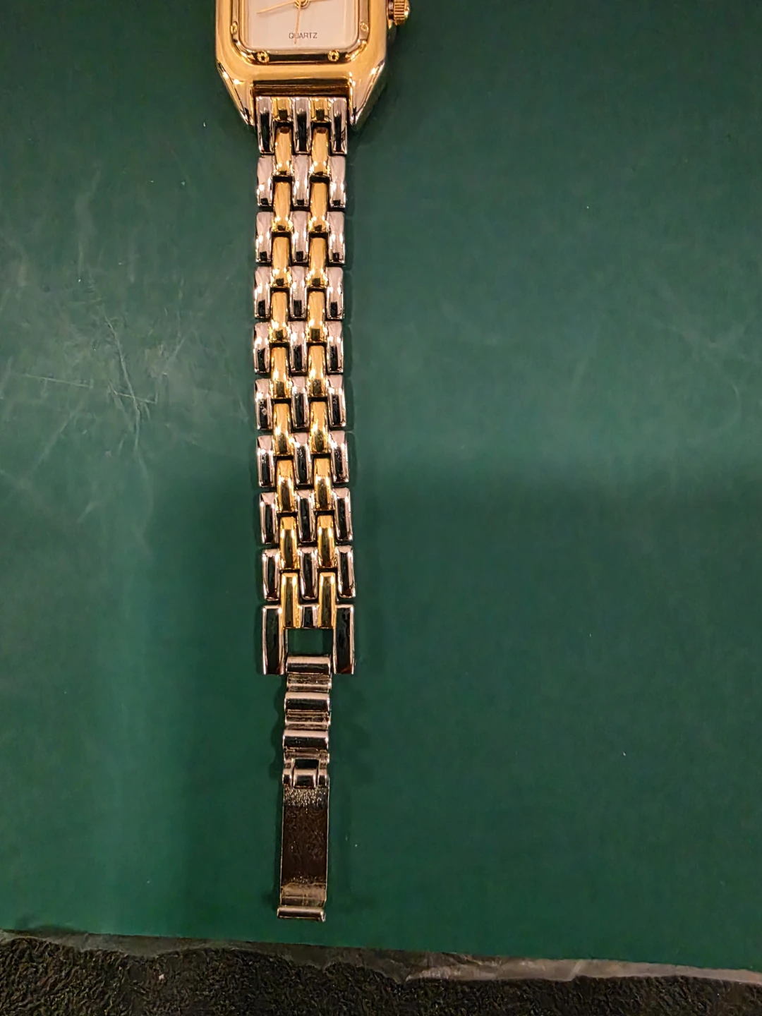 Vintage Oscar de la Renta Parfums Quartz Watch - photo 3