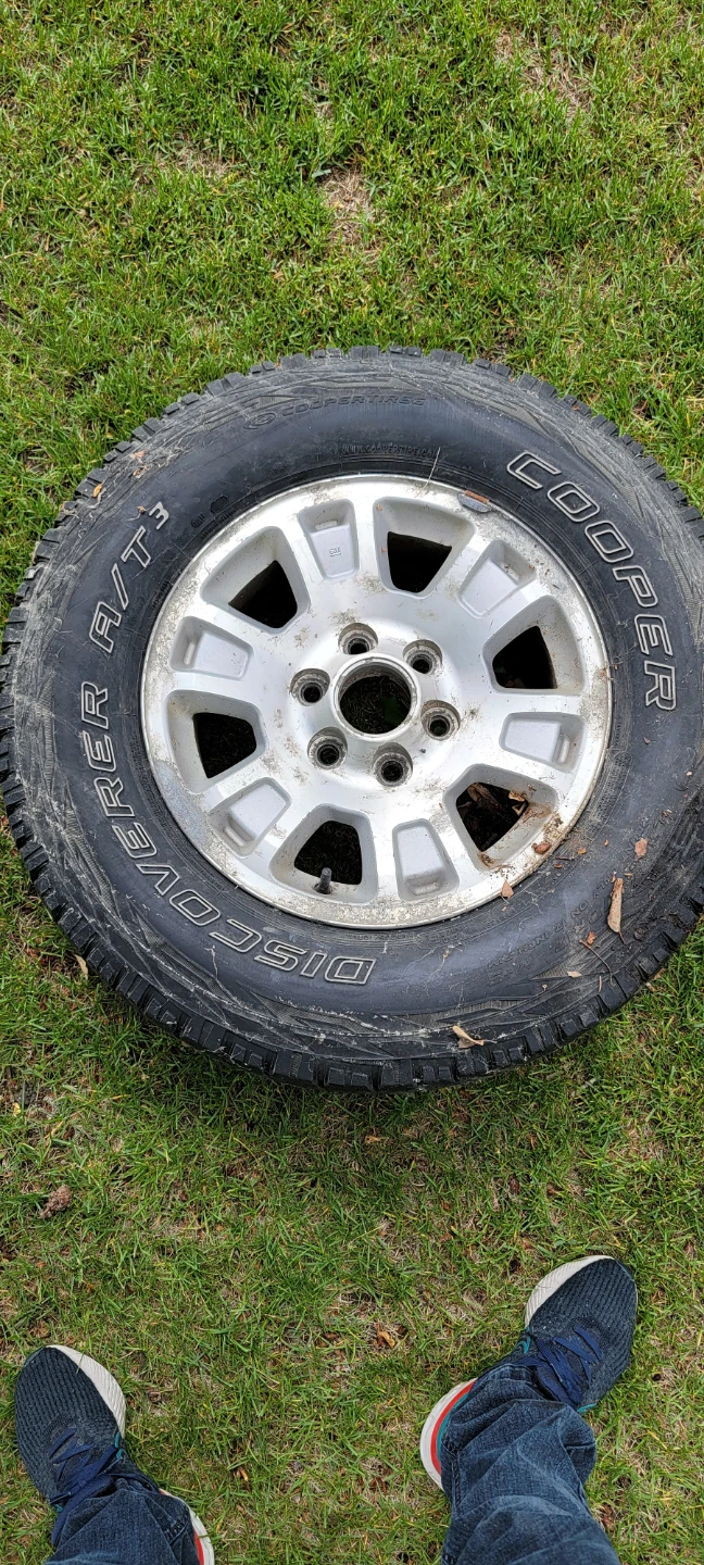 Set of 4. 17 inch wheels GMC Sierra Chev Silverado 1500