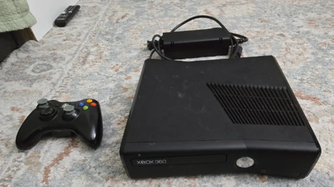 Xbox 360 Slim 4GB (Never Opened)