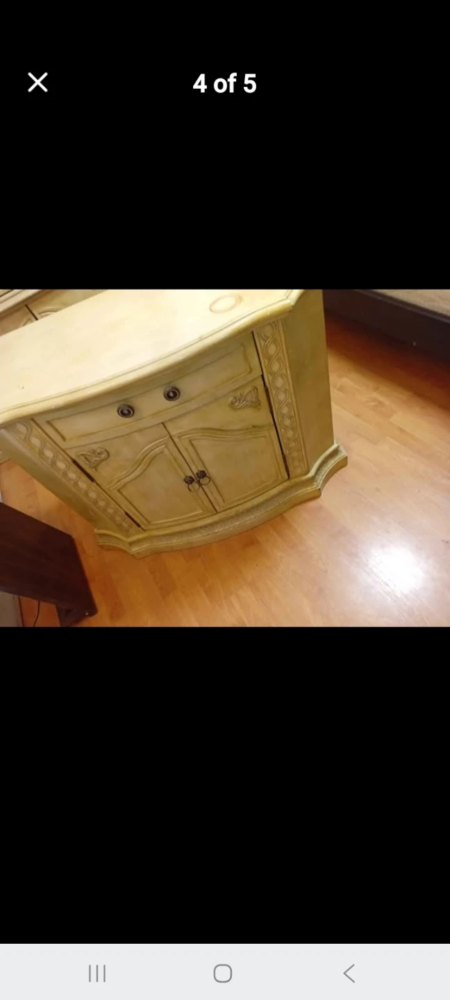 Antique Style Bedroom Set - photo 2