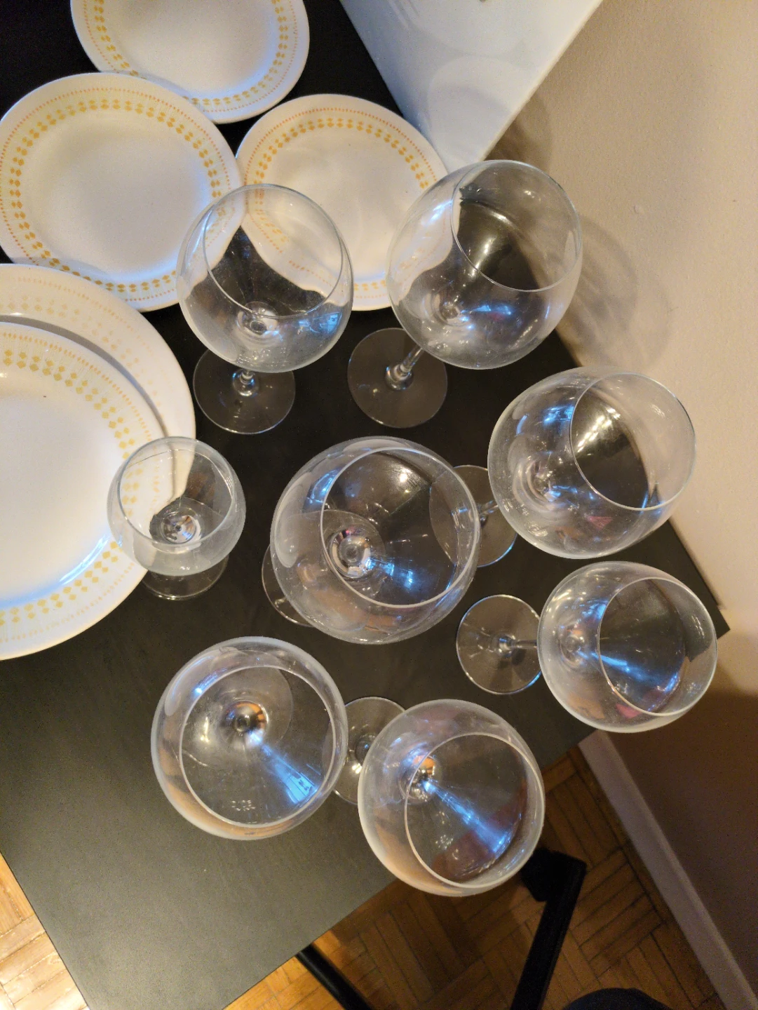 Kitchenware Set: Plates, Glasses & Cutting Board - photo 3