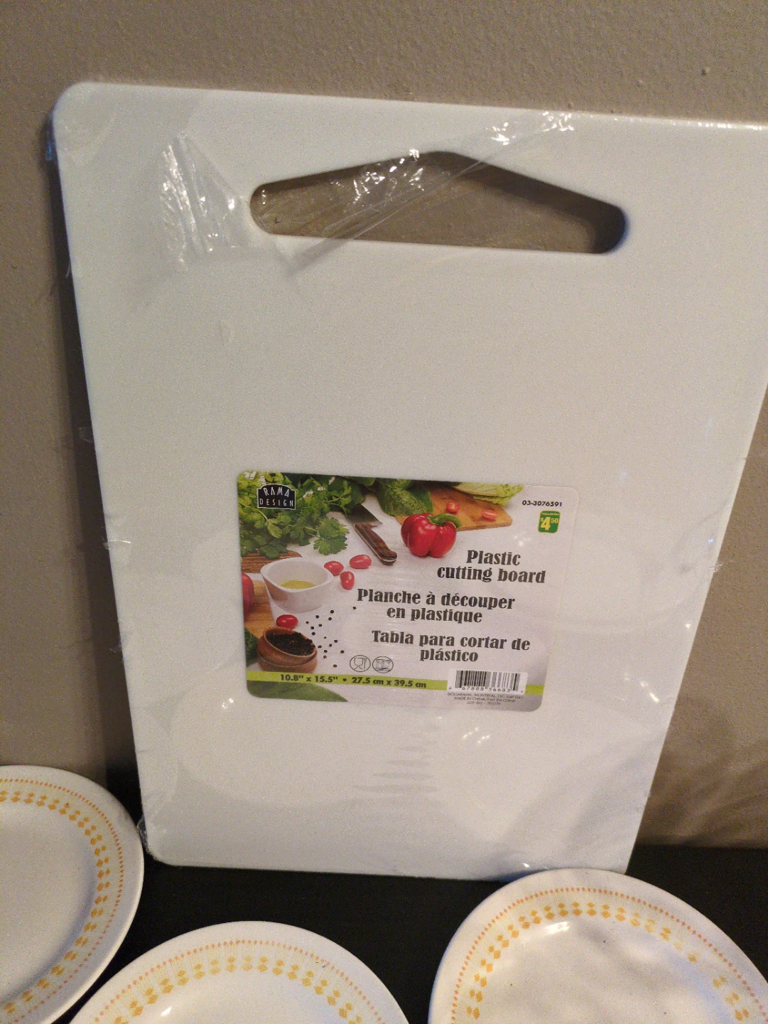Kitchenware Set: Plates, Glasses & Cutting Board - photo 4