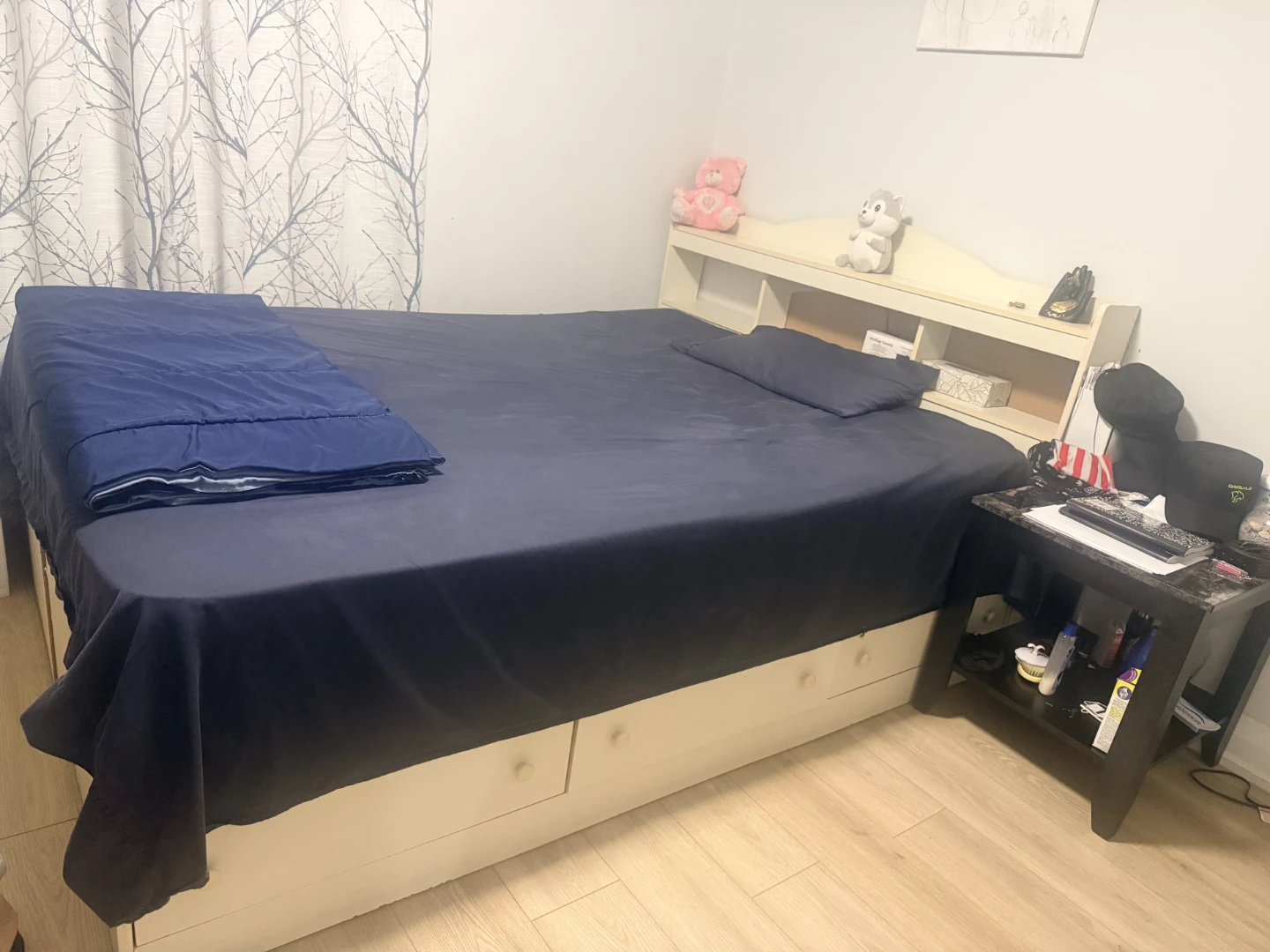 Full size bed