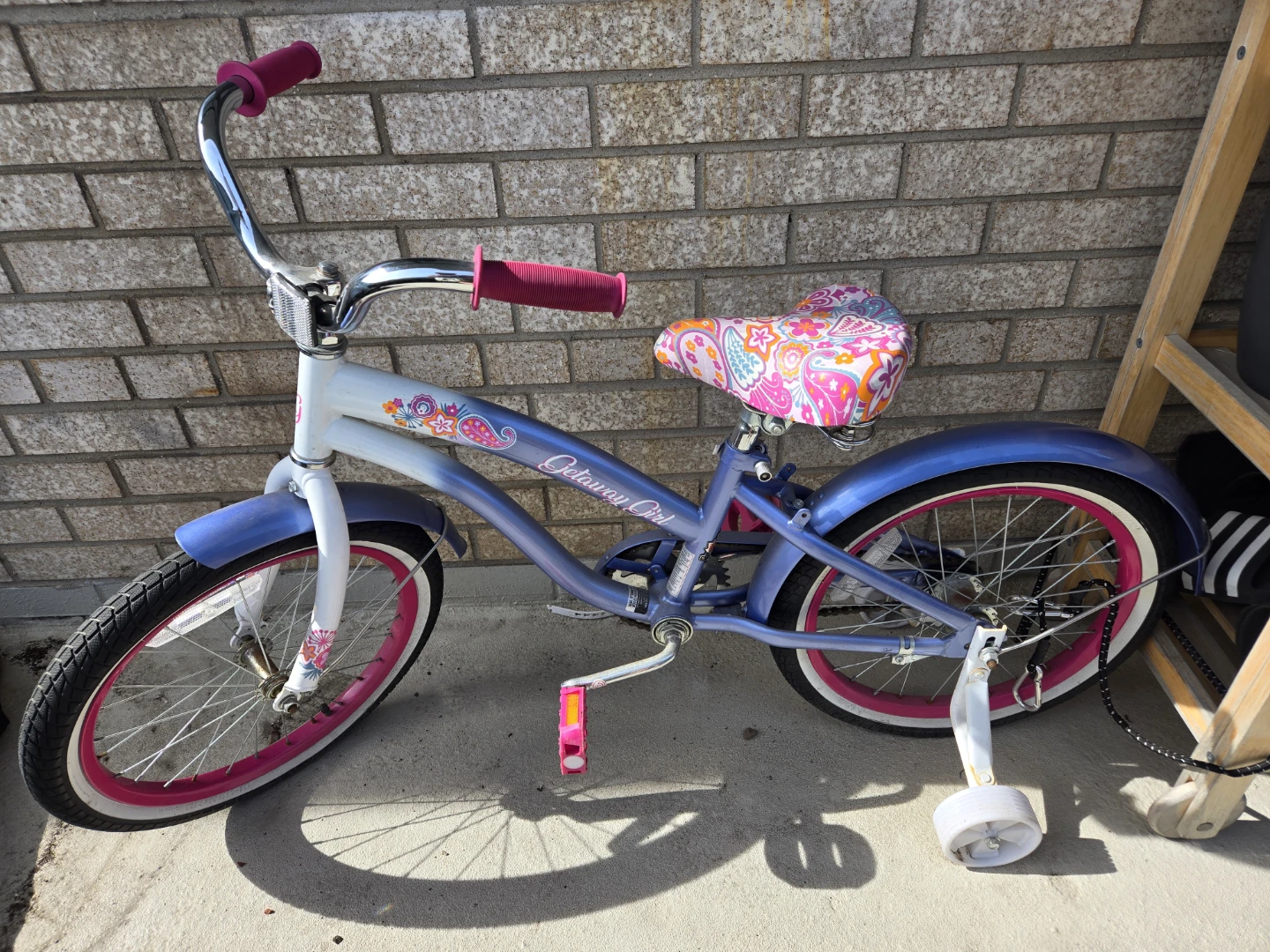 18" Kids Bike - with training wheels
