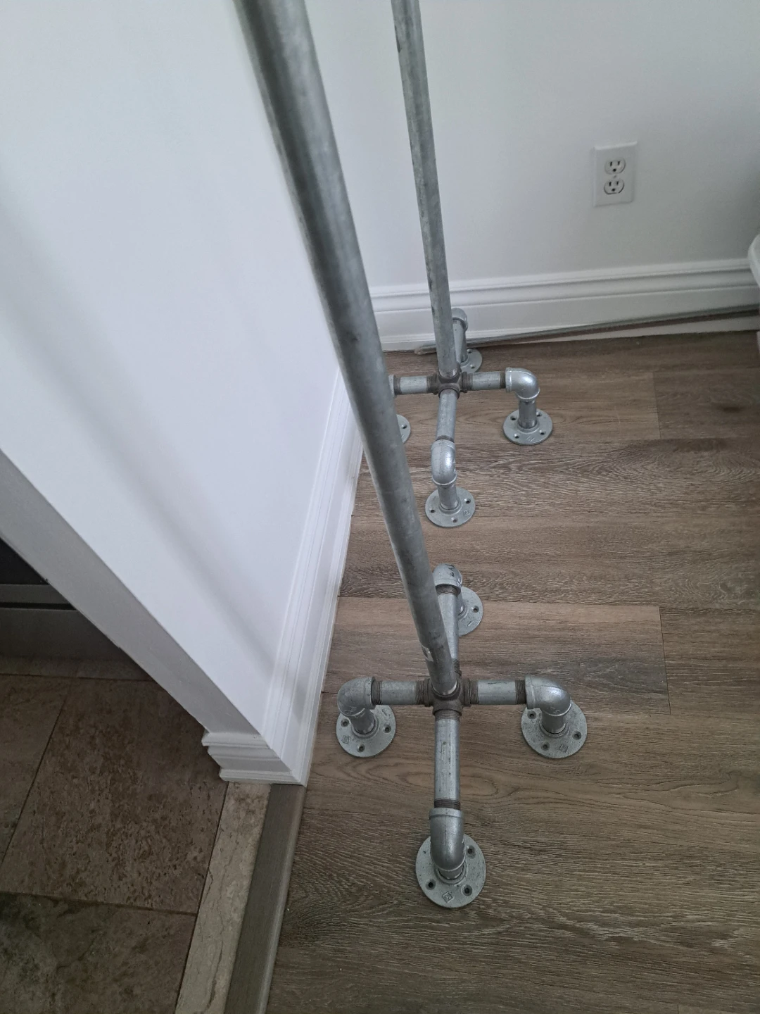 Industrial Pipe Clothing Rack.I'm selling it because I'm moving. - photo 3