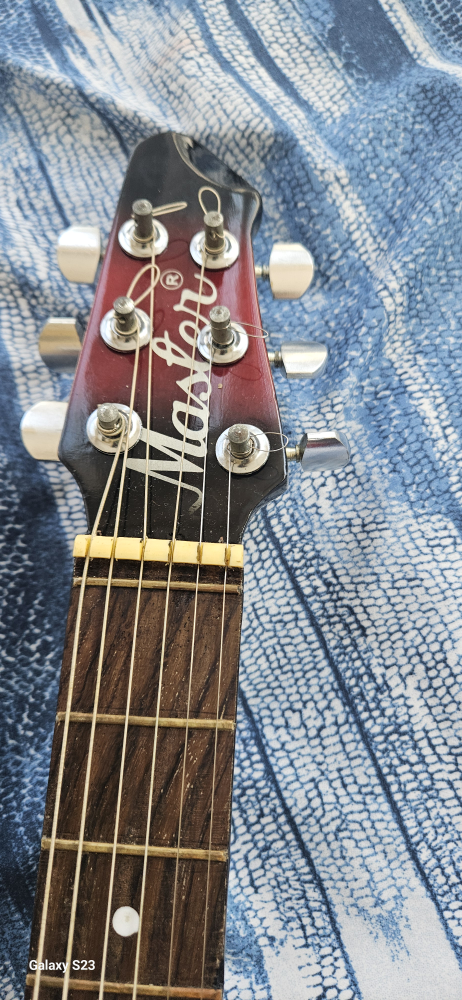 Brand new Master Guitar with case - photo 3