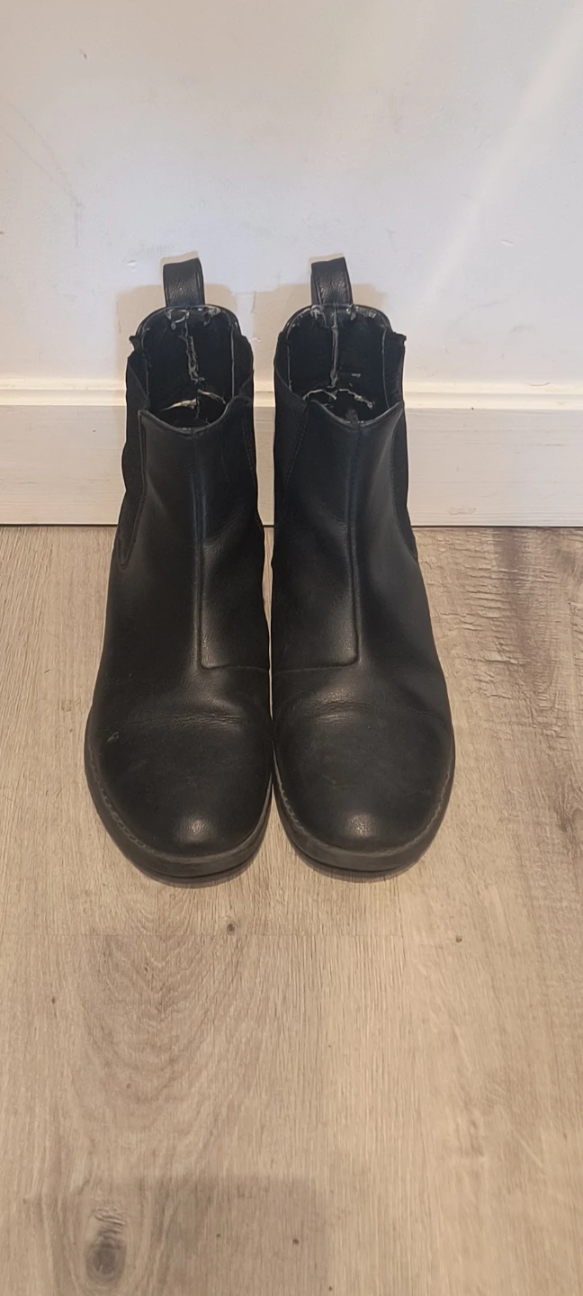 Women's Black Chelsea Boots Size 39 (8.5 US) - photo 2