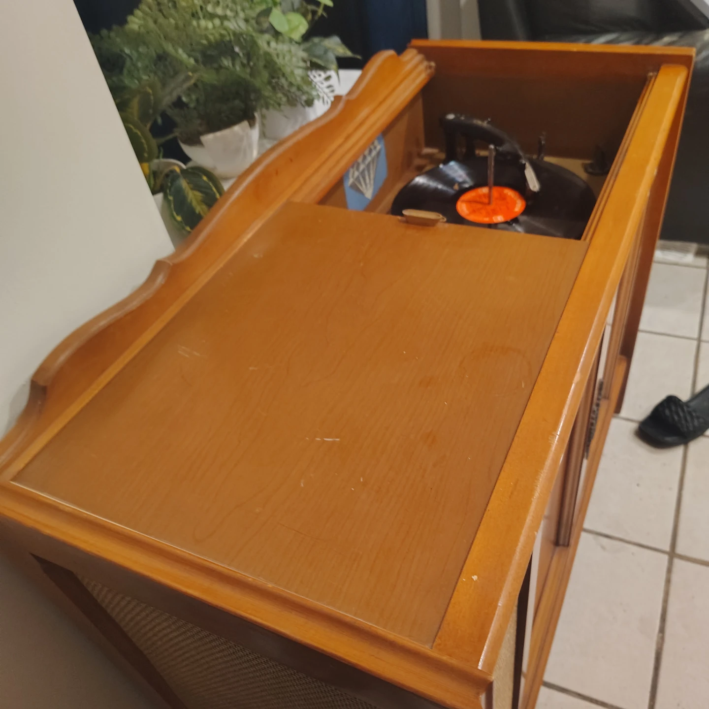 Vintage Record Player Console - photo 2
