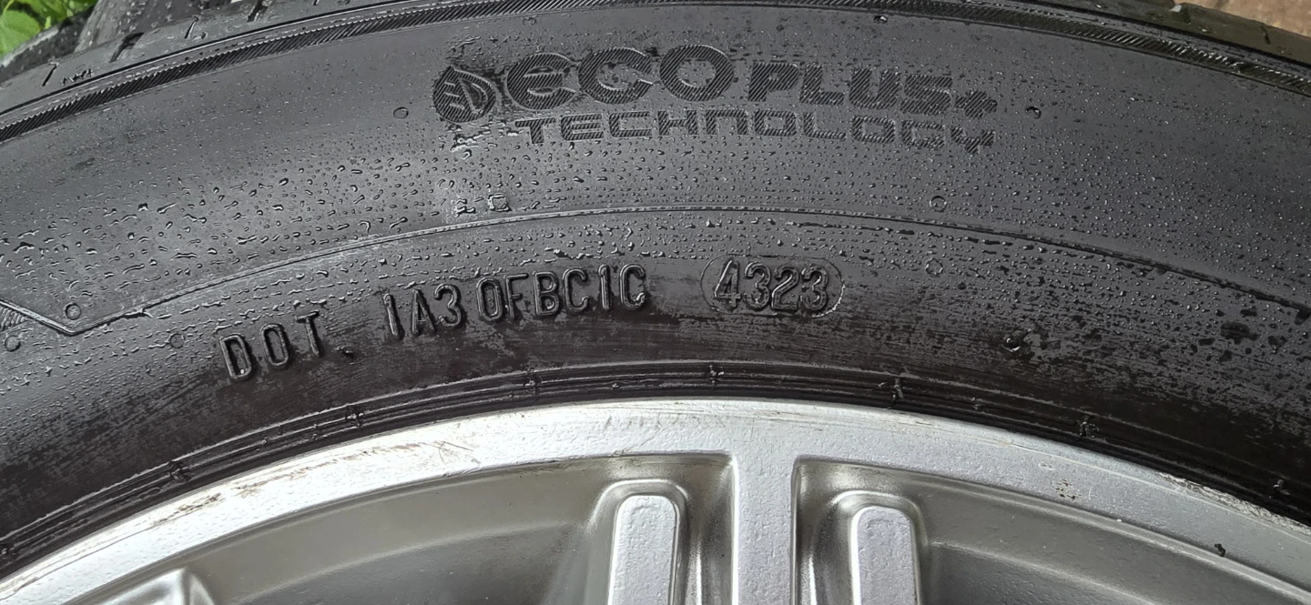 Set of 4 Continental Tires on Rims - photo 3