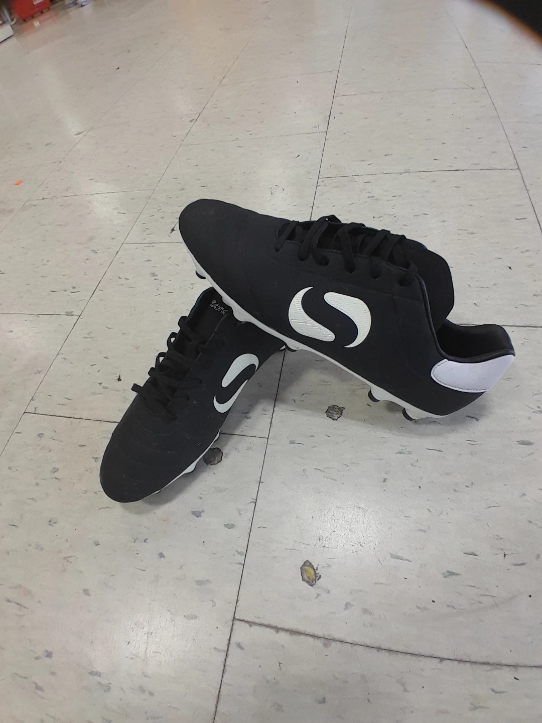 Sondico Soccer Cleats Men's Size 10